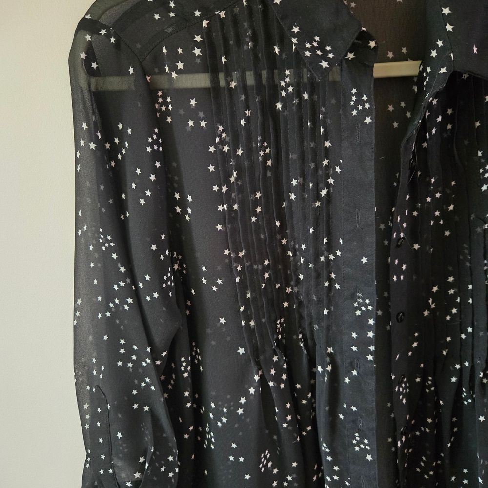 Chelsea & Theodore Black Sheer Blouse with White Star Pattern - Picture 4 of 6